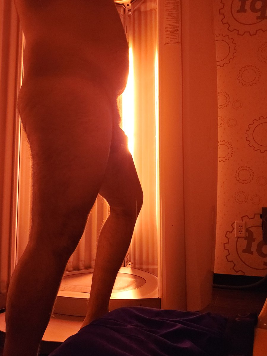 Texasbear841's tweet photo. To honor the solar eclipse today. Here's my moon ass blocking light! Lol https://t.co/1ZJFeEKekl