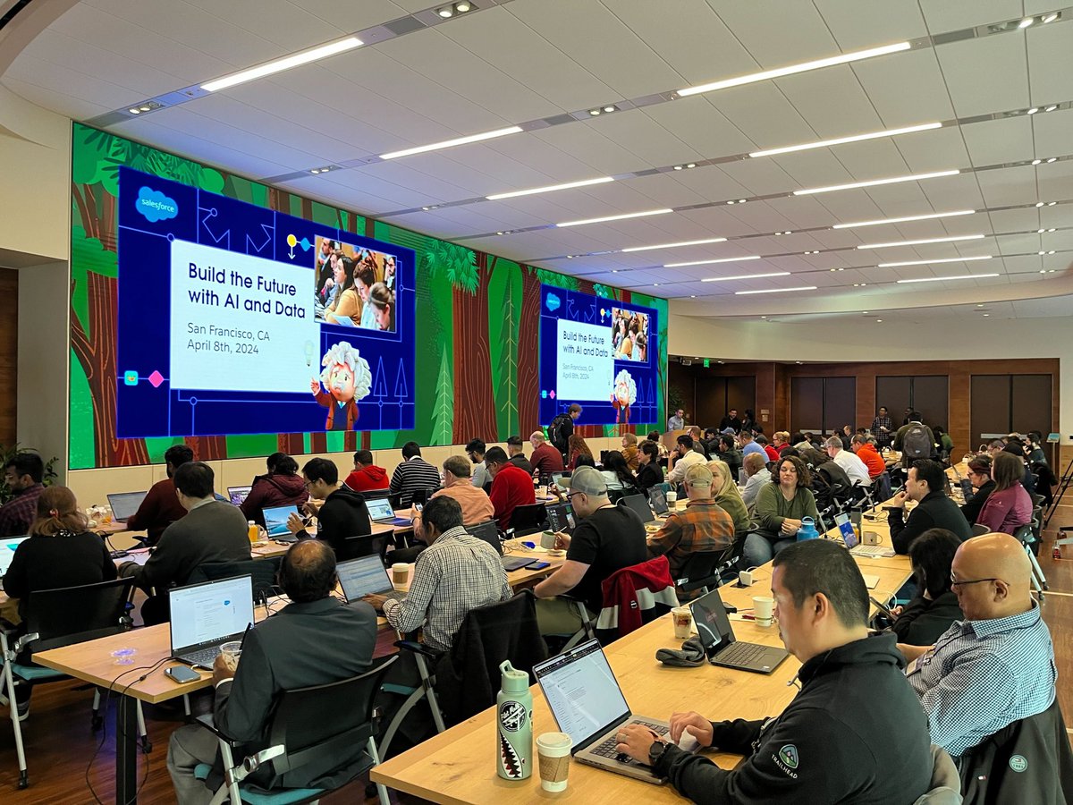 It’s a full house 🙌🏽 Developers, admins and more are here at the Salesforce Tower for today’s full-day AI + Data workshop to get hands-on with Data Cloud, Prompt Builder and Einstein Copilot. Coming soon to a city near you 📍🗺️✈️