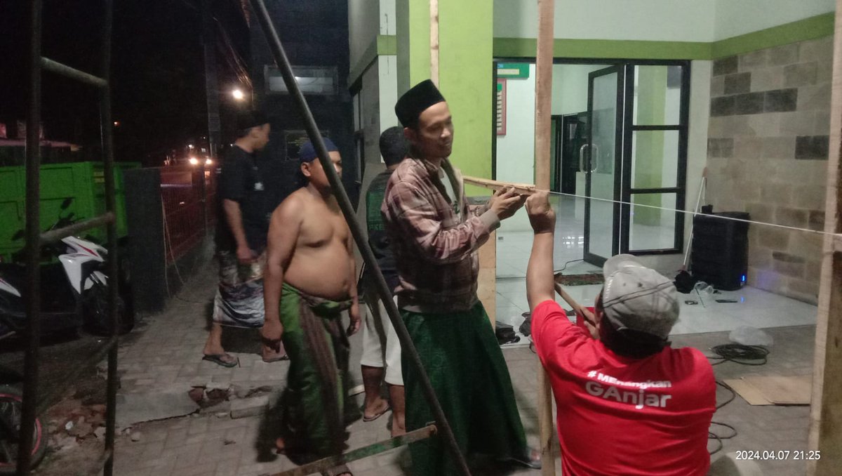 Proses Pengerjaan Posko Mudik Lebaran Banser di 17 Titik se Kabupaten Pasuruan 
#PoskoMudikBanser2024 #PoskoMudikBanserJatim
<a href="/pwansorjatim/">PW GP Ansor Jatim</a> <a href="/Ansor_Winongan/">PAC GP ANSOR Winongan</a> <a href="/amrudinnejad_/">Amrudin Nejad</a> <a href="/mahdikherid/">Mahdi Kherid</a>