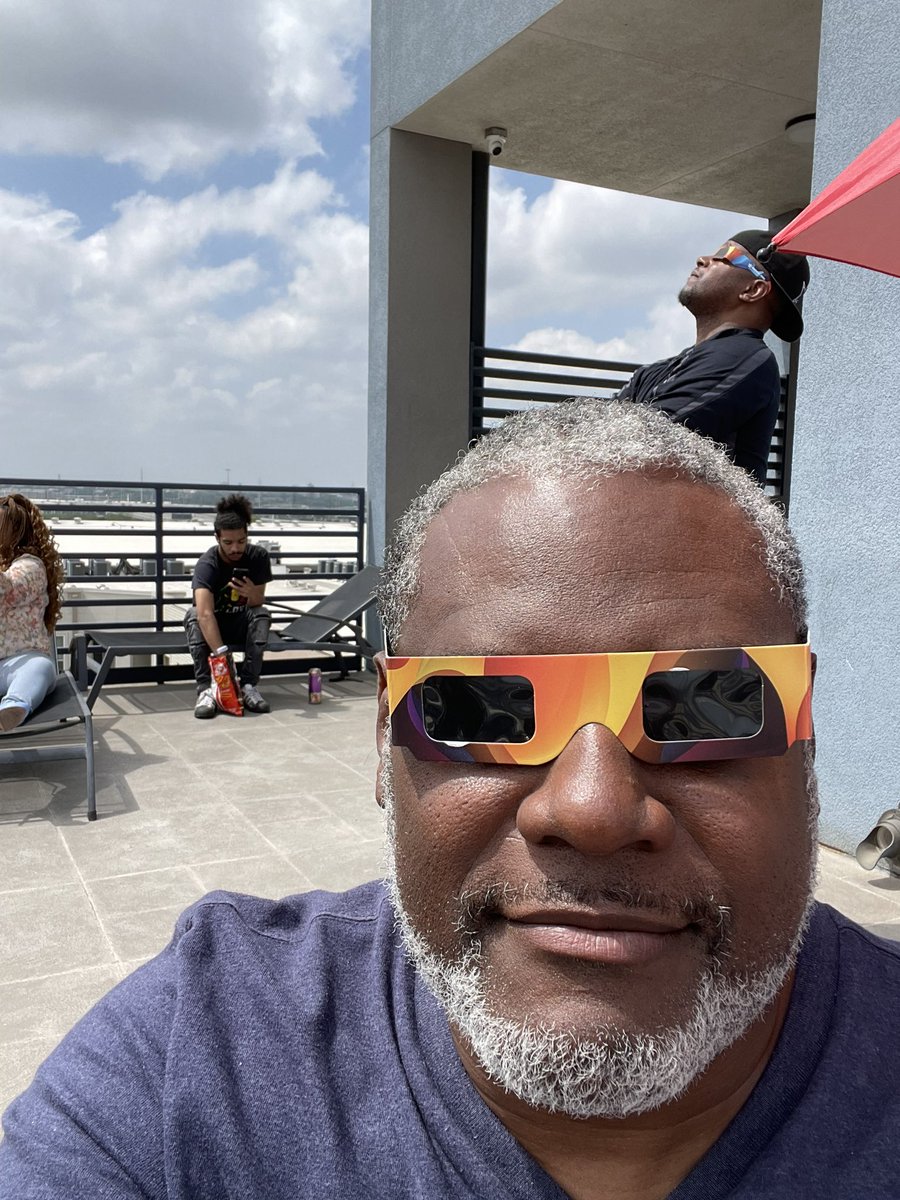 We ouchea waiting for the aliens to show up..😎 #SolarEclipse2024