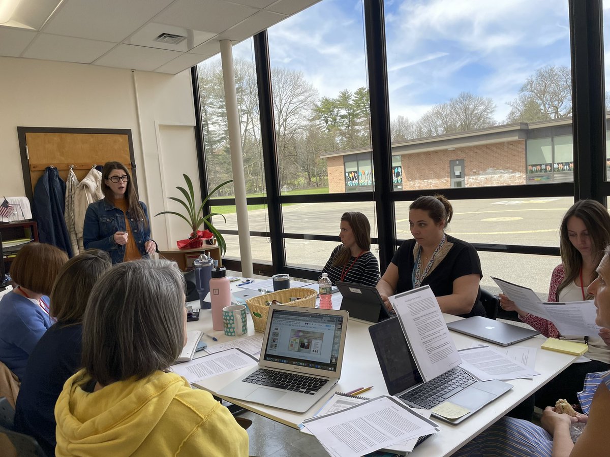 Kindergarten teachers work collaboratively to unpack new reading units by talking through the key skills of the units and plan for whole and small group instruction. @DrJones_GPS @GPSDistrict
