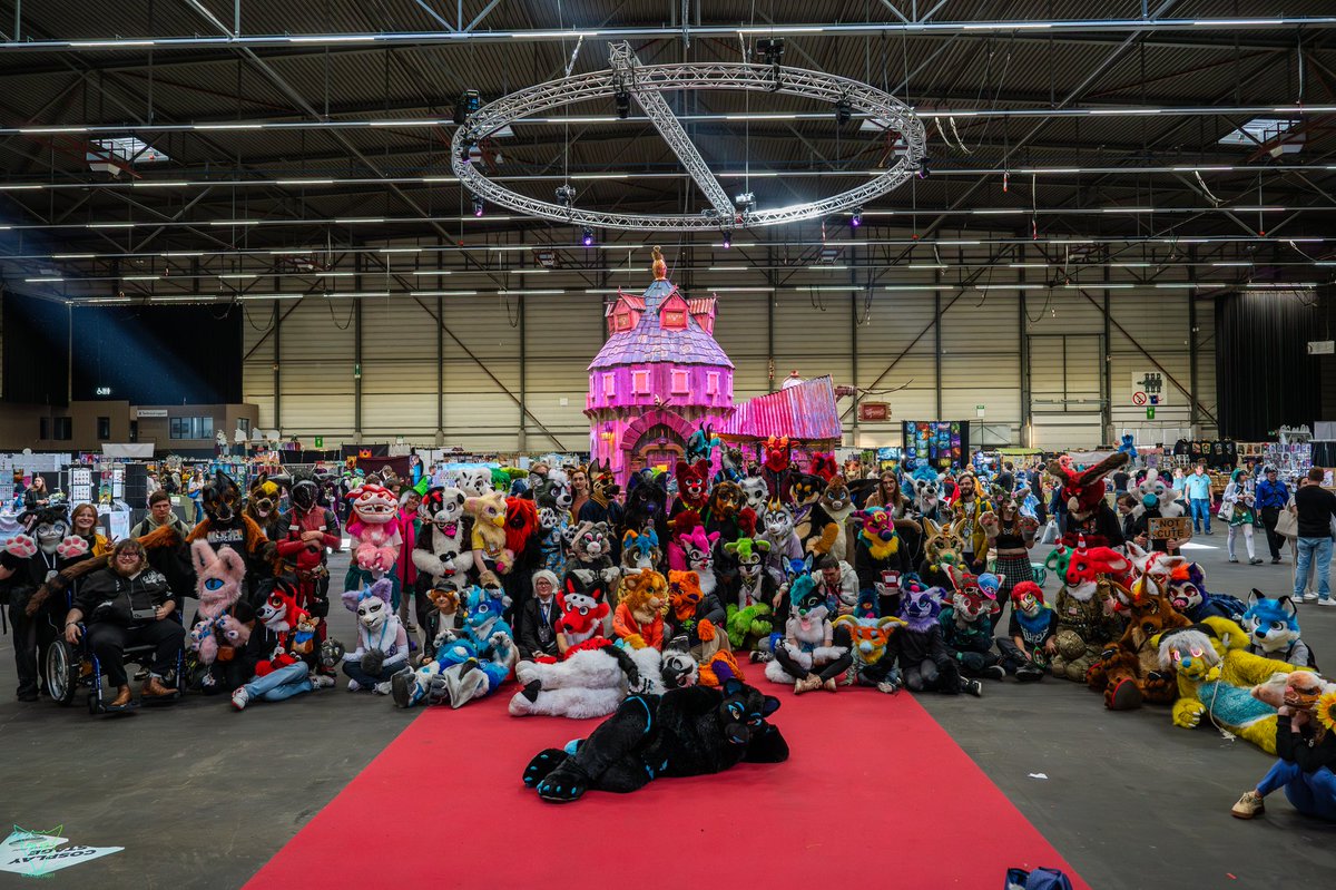 The @FACTSConvention Sunday group picture! 📸 Taken by the amazing @SkygeJager ❤️