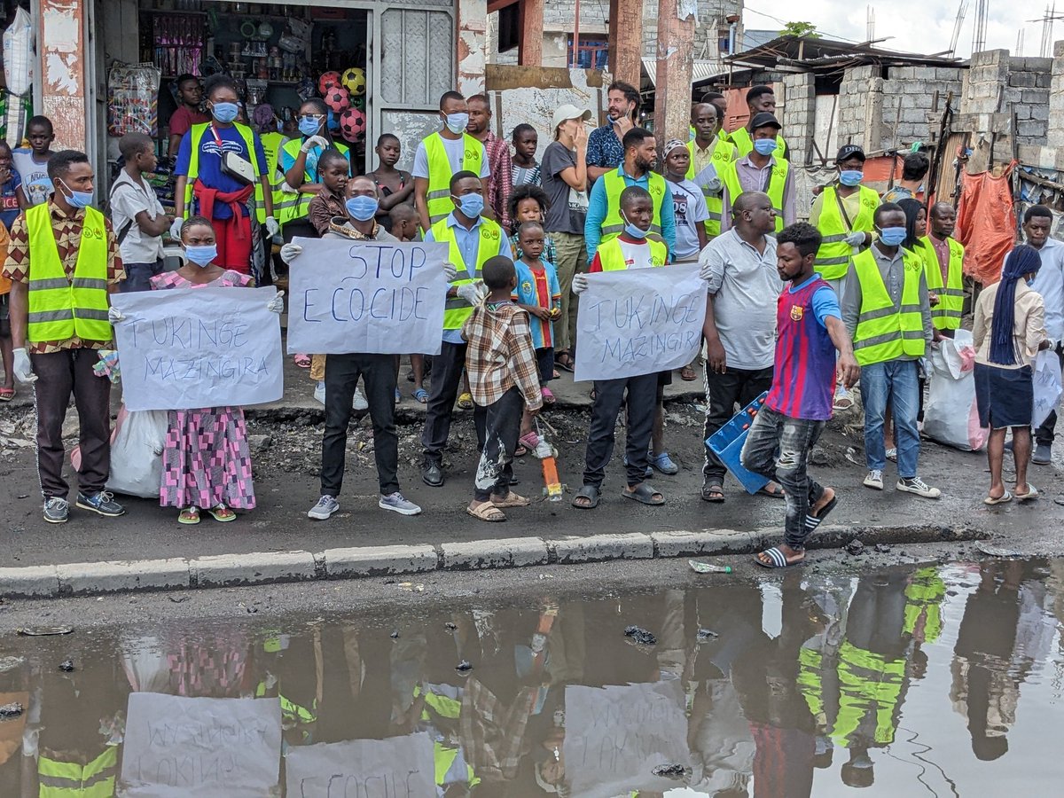 On saturday, we organized an ecological march in the city of Goma in the eastern part of the #DRC to raise awareness communities along the shores of Lake Kivu on the responsible management of plastic waste and to denounce the authorities' initiative to put gas blocks up for sale