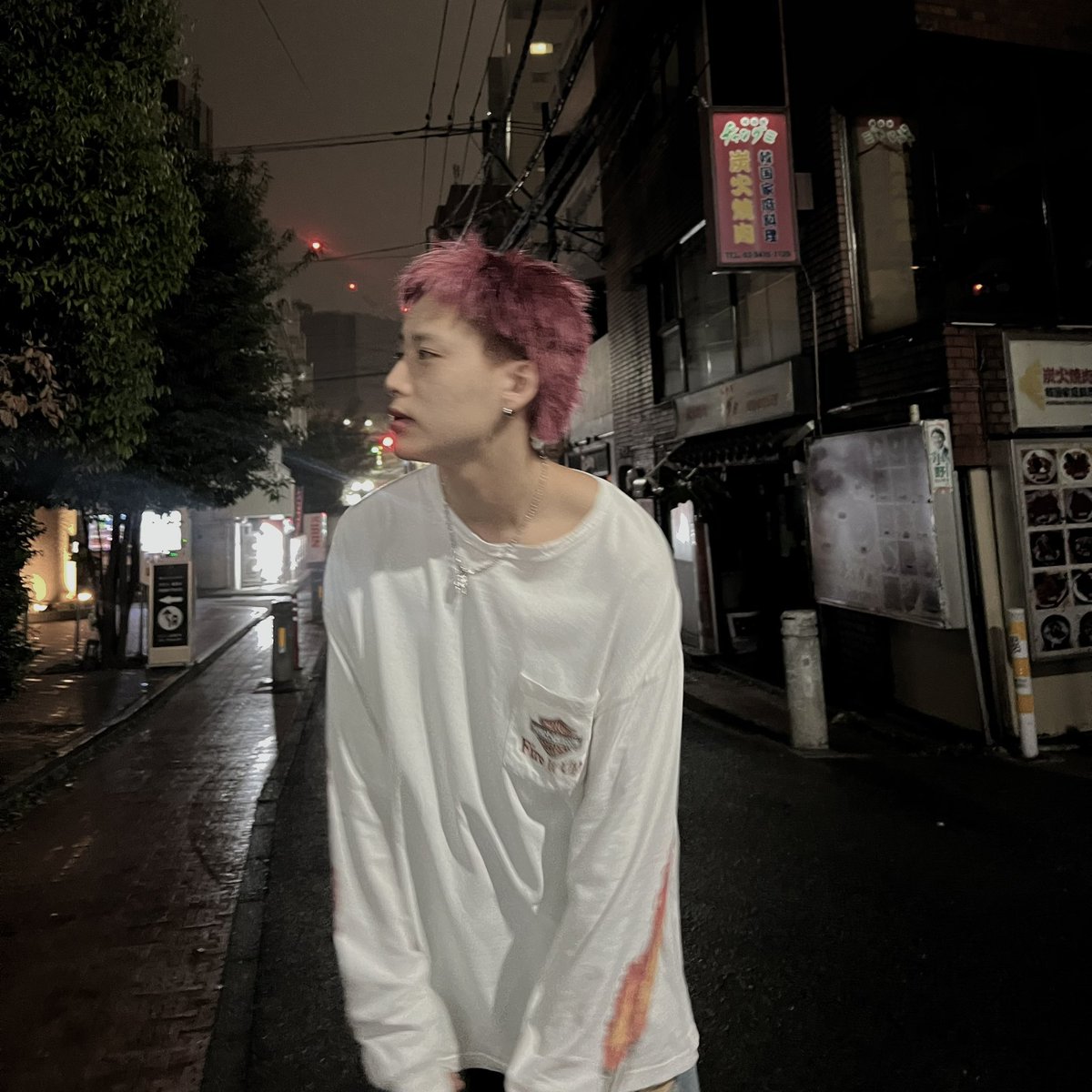 yang_skinny's tweet photo. ヤングスキニーのフロアから聞こえる歓声が、「キャー」じゃなくて「うぉー」にするためにまずは俺が気合いを入れました。バンド最高やったるぜ！(かやゆー) https://t.co/N9wRD7J5WM