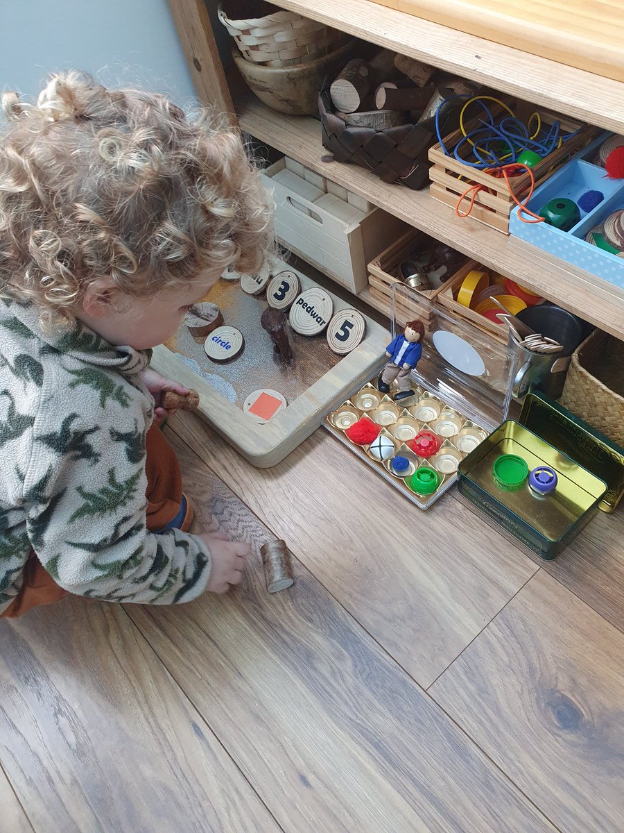 A great day exploring loose parts at the setting 😀 #secureattachments #homefromhome #earlyyears @EarlyWales @PlayWales @VictoriaExtence @PACEYCymru