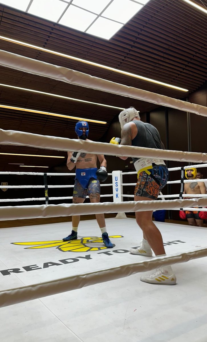 Usyk sparring for his upcoming fight for Undisputed in May. 🇺🇦

#AndTheNew #2x 🏆🏆