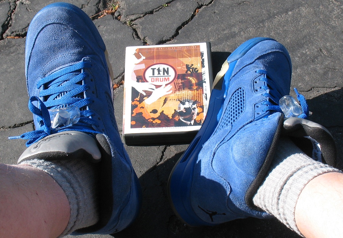Today's shoes the Jordan 5 (don't step on my) Blue Suede shoes. I am wary of people standing next to me in the urinal. 3M reflector on tongue. Tinker Hatfield design. #kotd Would you wear? What is your least favorite Criterion?