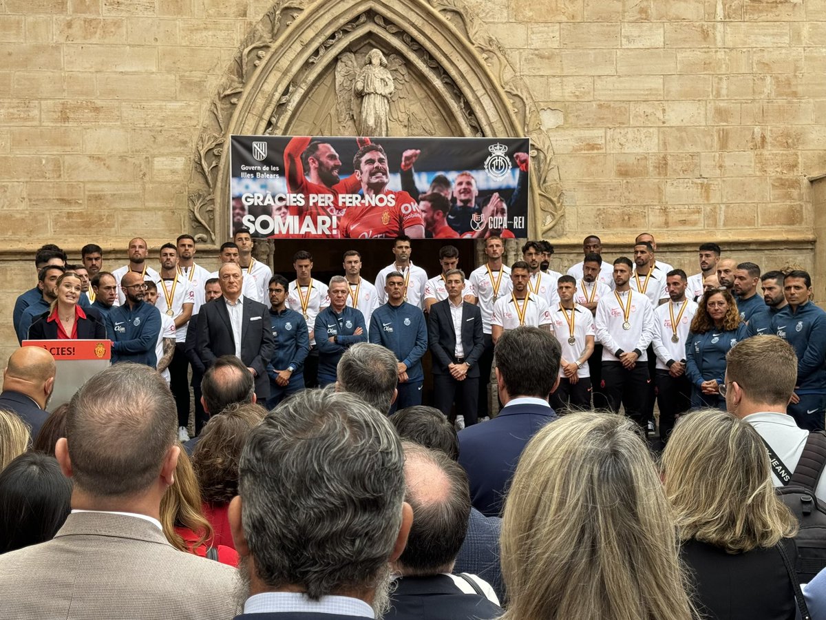 PP Balears (@ppbalears) on Twitter photo ❤️🔥Un orgull rebre al <a href="/RCD_Mallorca/">RCD Mallorca</a> com a subcampions de la #CopadelRey. Gràcies pel que heu aconseguit! ❤️🔥Un orgull rebre al <a href="/RCD_Mallorca/">RCD Mallorca</a> com a subcampions de la #CopadelRey. Gràcies pel que heu aconseguit!