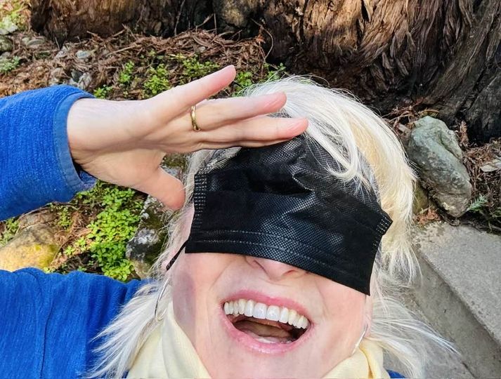 KimVestalDJ's tweet photo. Ready! #Eclipse2024 #totaleclipse #pathtototality #SolarEclipse2024 #donttrythisathome #ilostmyglasses #covidmask https://t.co/6VAiD7vOhE