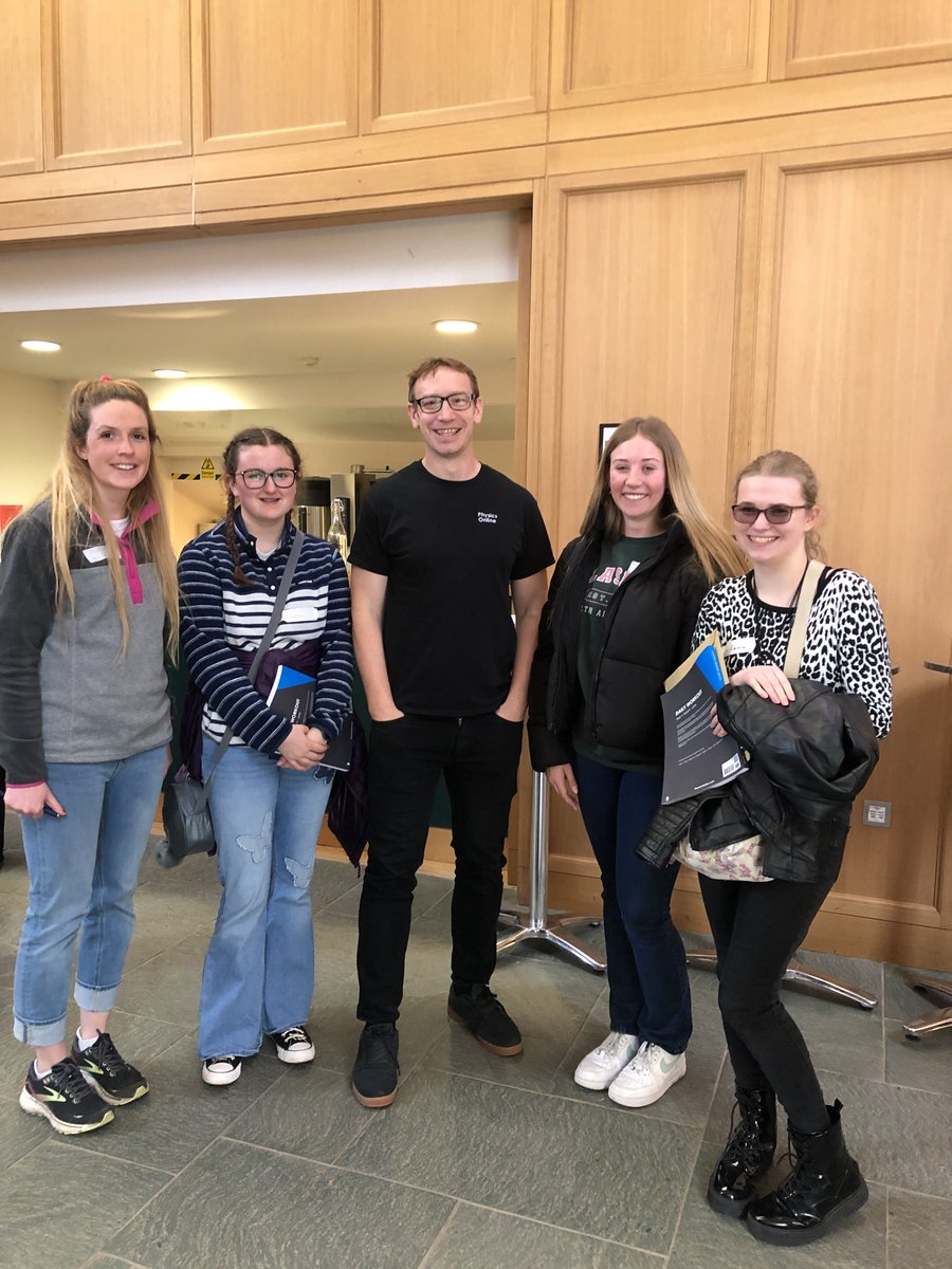 So proud! Thank you @PhysicsPartners for organising the competition, Thank you @OxfordPhysics @MertonCollege for hosting. LMaStudents🤩meeting @legophysicsguy!