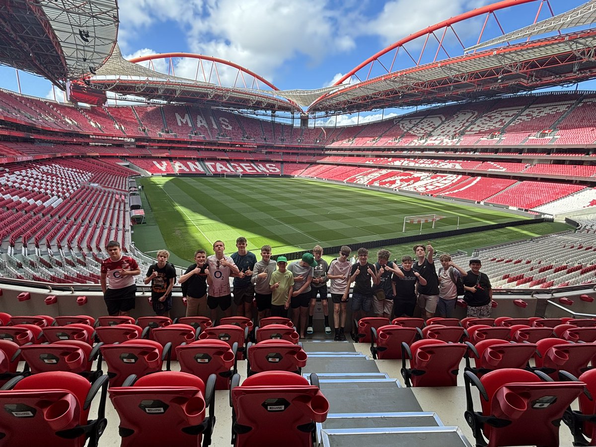 🇵🇹 We finish our U13 Portugal 🏉 tour with a bit of the round ball game!⚽️Excellent tour of the @SLBenfica stadium. Looking forward to our end of tour awards and celebrations tonight!🏆 Reminder flight departs 0635, with an ETA of 930 terminal 1 Manchester.