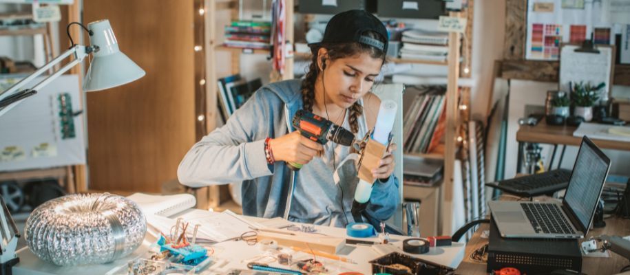 CollegeXpress's tweet image. How to Leverage Specialized Extracurriculars in Emerging Fields for College: buff.ly/4aHPVQ3 @AmandaWinsteadd