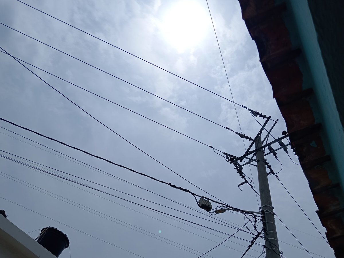 JaNdReAV's tweet photo. El sol y la luna juntos #EclipseSolar2024 https://t.co/C9sDgfxMg9