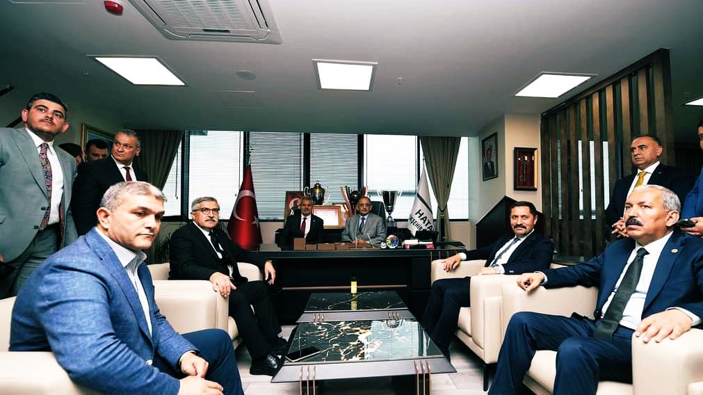 Değerli Bakanımız @mehmetozhaseki, Valimiz, Milletvekillerimiz ve Başkanlarımızla @HatayBSB Başkanımız @mehmetonturktr beyi ziyaret ettik Medeniyetler şehri #Hatay’ımızın makus talihini değiştirmenin gururunu ve sevincini yaşıyoruz Bakanımıza destekleri için teşekkür ederiz🇹🇷