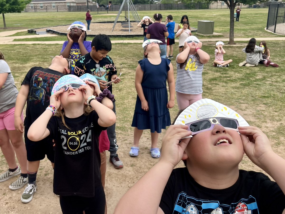 “I see it! I see it!” The clouds keep toying with the emotions of these @Camacho_Elem 3rd-graders who are eager to see this once-in-a-lifetime event. They even decorated their viewers for the special occasion ☀️🌕 #NoPlaceLikeLISD #TotalSolarEclipse2024