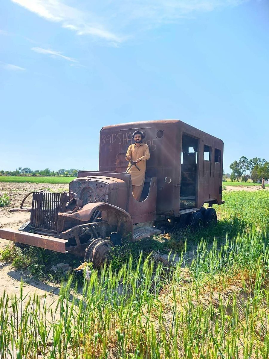 سرگودھا: تحصیل سلانوالی کے ایک گاؤں میں کھڑا 100 سال پرانا برطانوی فوج کا ٹرک
#BritishGovernment