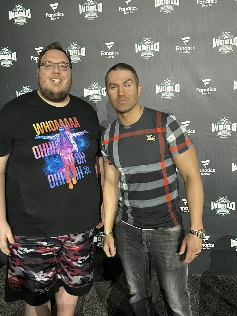 Lot of highlights from this weekend but definitely top 3 highlight was meeting one of the coolest humans on this earth. One of my favorites, @MmmGorgeous himself, Tyler Breeze! Thank you