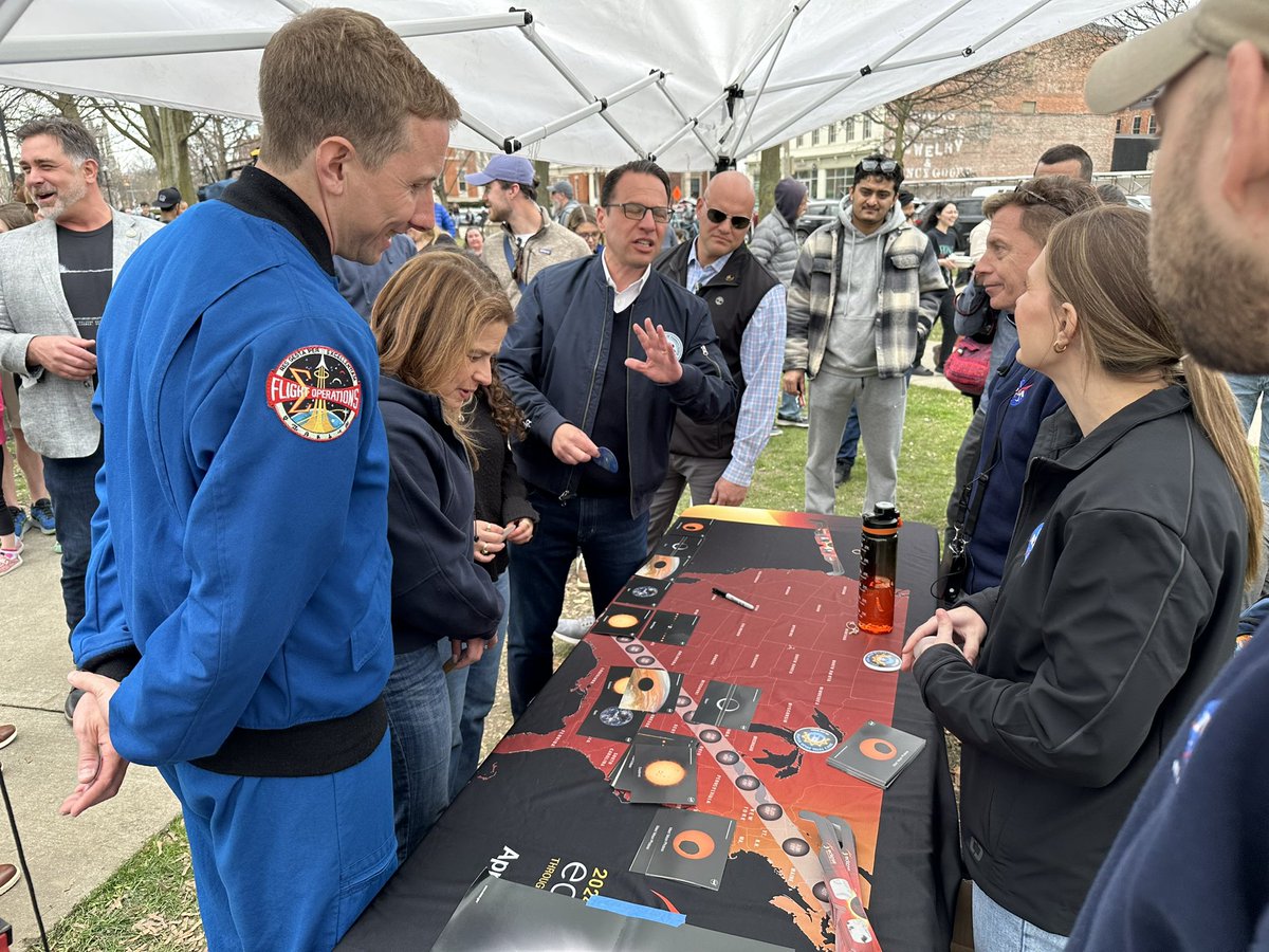 Josh Shapiro, PA governor and his wife visits NASA desk at Perry Square during total eclipse 2024 #Erie