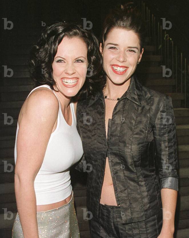HorrorQueenNeve's tweet image. Neve Campbell and Jenny McCarthy #Scream #scream3