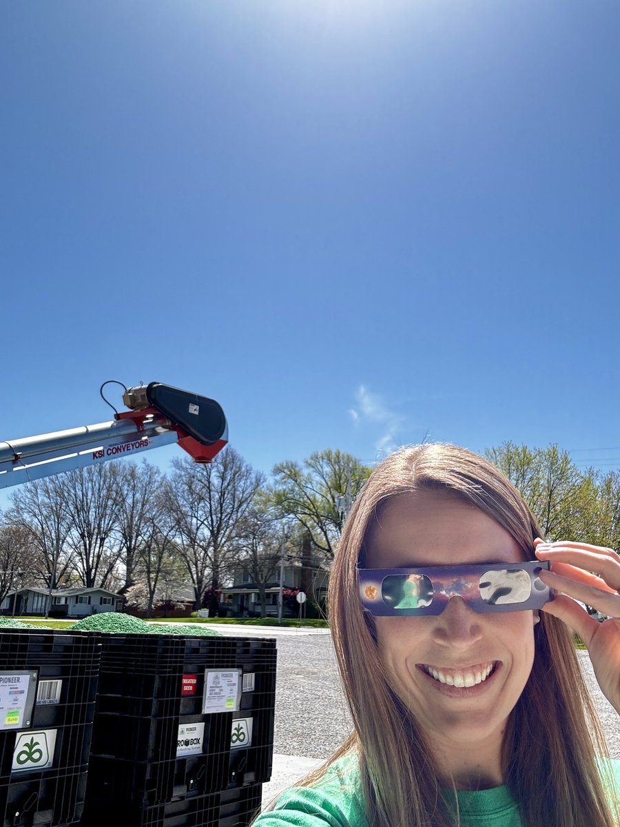 Office views today! ☀️🕶️🌱
Loading corn, treating soybeans, and ready for the solar eclipse!

#plant24 #plantingseason #solareclipse #PlantPioneer #corn #soybeans #seedtreatment 
@pioneerseeds @knipmeyerseed @ksiedge