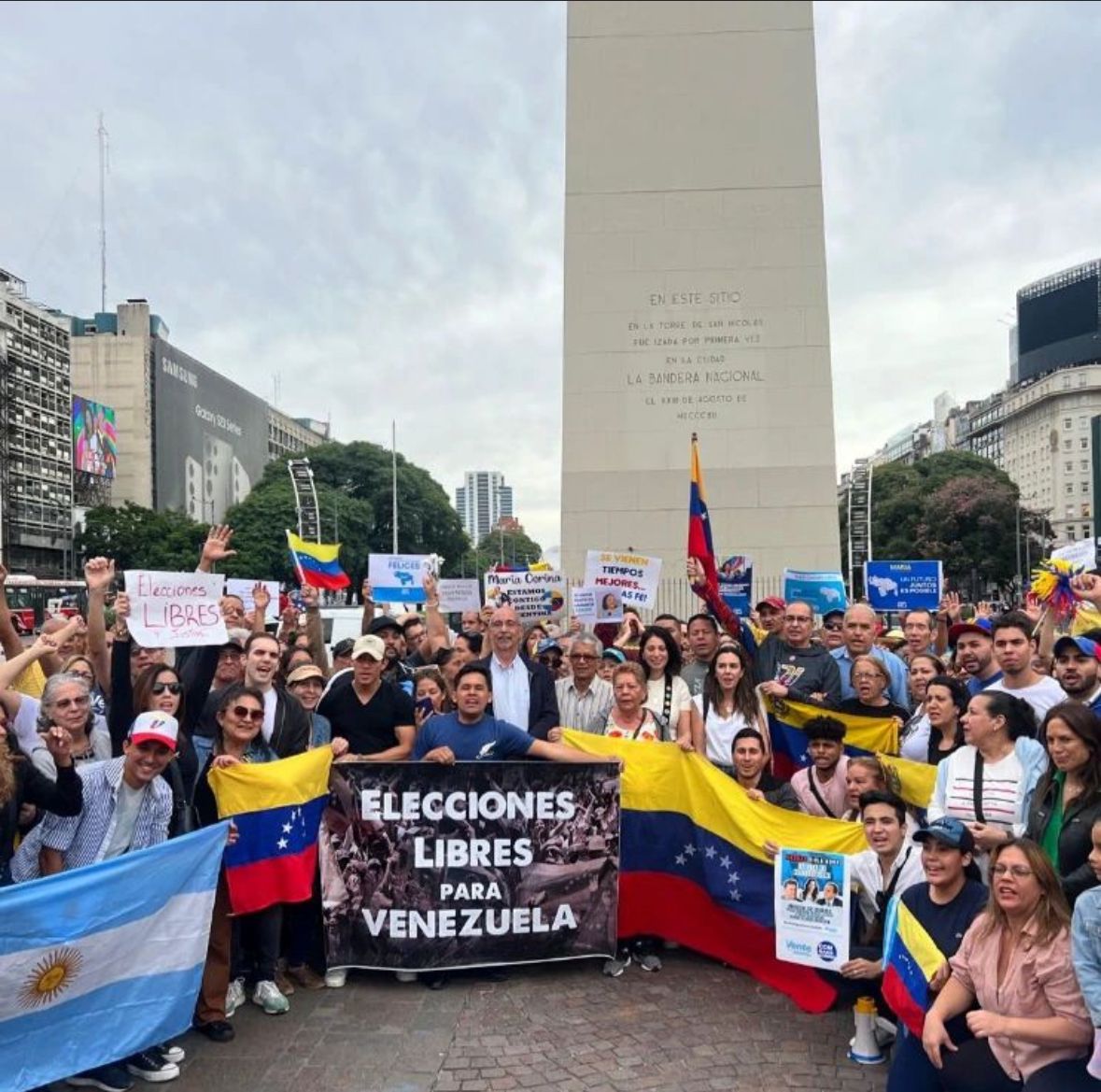 EdilsonJBR_'s tweet photo. @BrennerABarrios @yolevenezuela Eso pudiese ser muchos más, pero la Secretaria de Asuntos Electorales( CNE) dl Maduro, esconden las Máquinas del Rep y Cuando se consiguen, aplican operación Morrocoy, el exterior se inventan cualquier cosa( Pasaporte Vigente,...) #MaduroNoTieneVotos 
@unidadvenezuela #Unidad https://t.co/gZoJTJhLhn