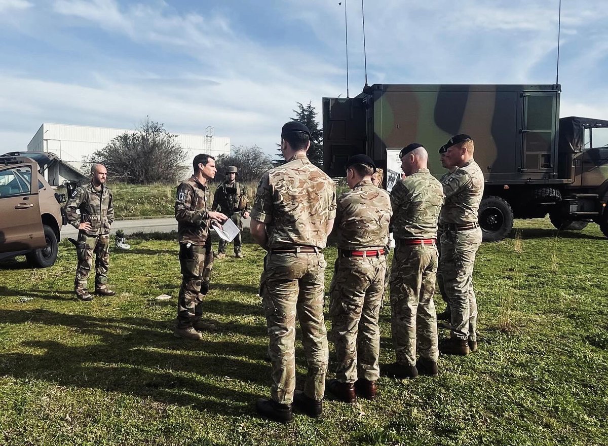 7RMATofficiel's tweet image. 120e anniversaire de l’Entente cordiale 🇫🇷🇬🇧. 
Retour  en 📷 sur l’accueil de militaires du FS 2nd Bn REME  à une formation montagne, puis au 7e RMAT. 
Une connaissance mutuelle pour un engagement opérationnel côte à côte.
@BritishArmy @armeedeterre 
#EntenteCordiale120 #COMMF