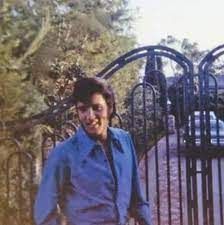 Today in 1968, #Elvis had an electric gate installed at the Hillcrest house 🏡. More on this day at buff.ly/3ODfMA5⚡️ #elvispresley #graceland #elvisaaronpresley #elvisforever #elvispresleyfans #presley #elvisfans #elvisfan #rocknroll #memphis #tcb #theking #music