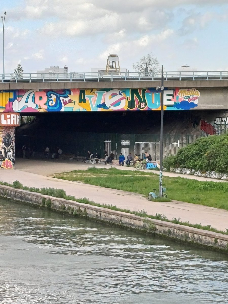 Encore des nouveaux rassemblements quai de la Charente! Les riverains de Rosa Parks ressentent de plus en plus de tensions et d’insécurité!! La vie n’est pas un long fleuve tranquille ici. ⁦@prefpolice⁩ ⁦@egregoire⁩ ⁦@FrancoisDagnaud⁩ ⁦@ARS_IDF⁩ #JOP24