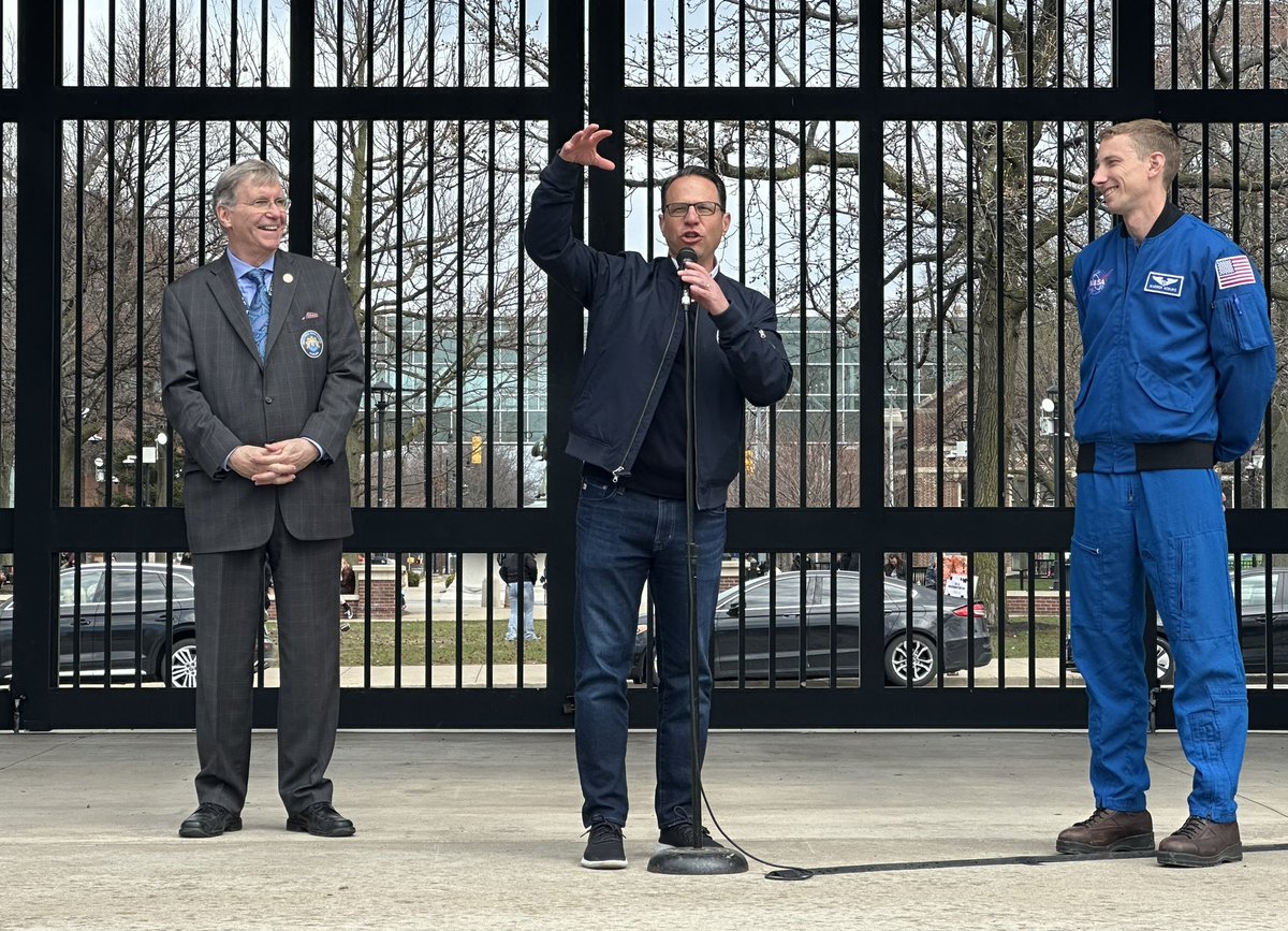 Josh Shapiro, PA governor talks to #Erie residents and tourists who arrived to the city to witness a total eclipse on April 8, 2024