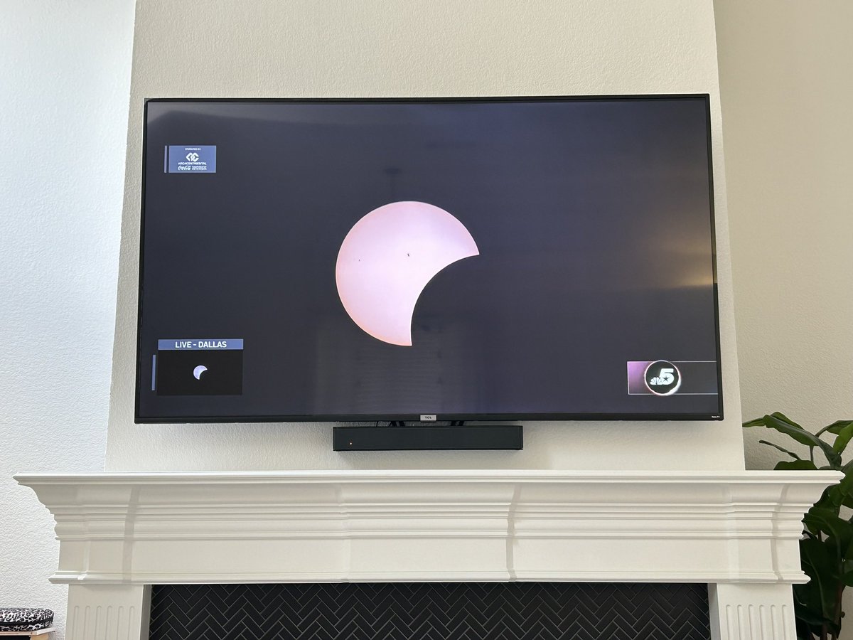PatDoneyNBC5's tweet photo. Been great watching my friends @BrianCurtisNBC5 &amp; @DeborahNBC5 doing an excellent job hosting our #NBC5eclipse coverage… Really cool day! @NBCDFW https://t.co/LBbh42QaDB