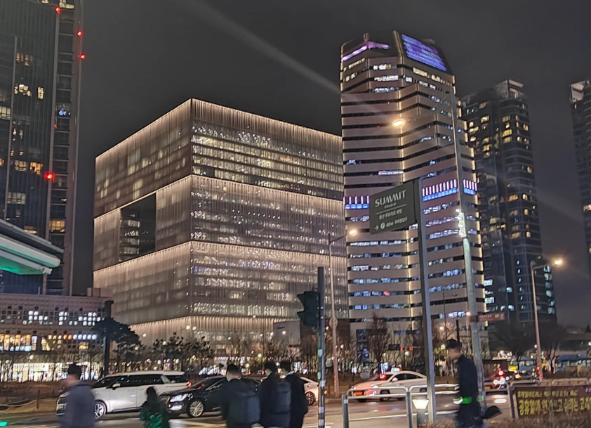 내 기억엔 너 때문에 모든 게 로맨틱해졌어.