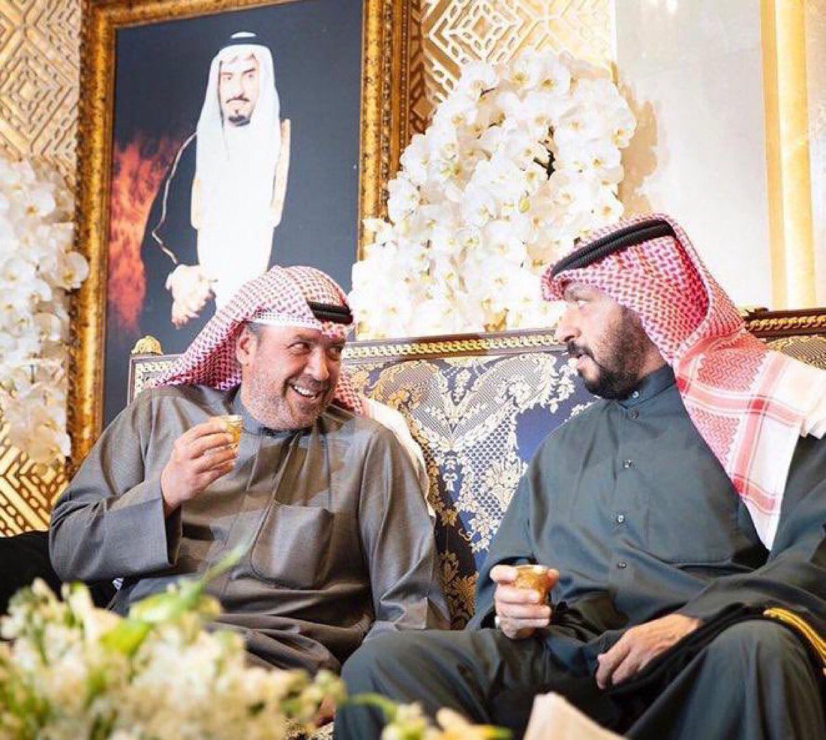 wael_kw's tweet photo. #عودة_احمد_النواف_مطلب_شعبي

هو المطلب الحقيقي لشعب ومبتغاه

مع الابطال وزير الشعب وسور الكويت

< يا حظ من يدعي له الناس بالخير >

< كاسب قلوب الناس من فعل طيبه > https://t.co/aMJYxhXzKo