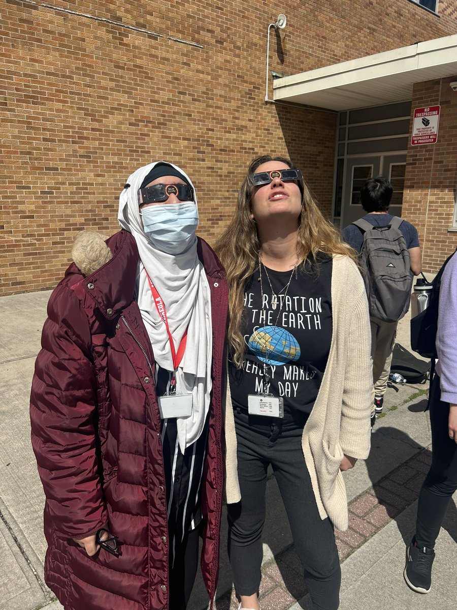 Came outside to test out the glasses! #SolarEclipse2024 #earthscience @mineolahs