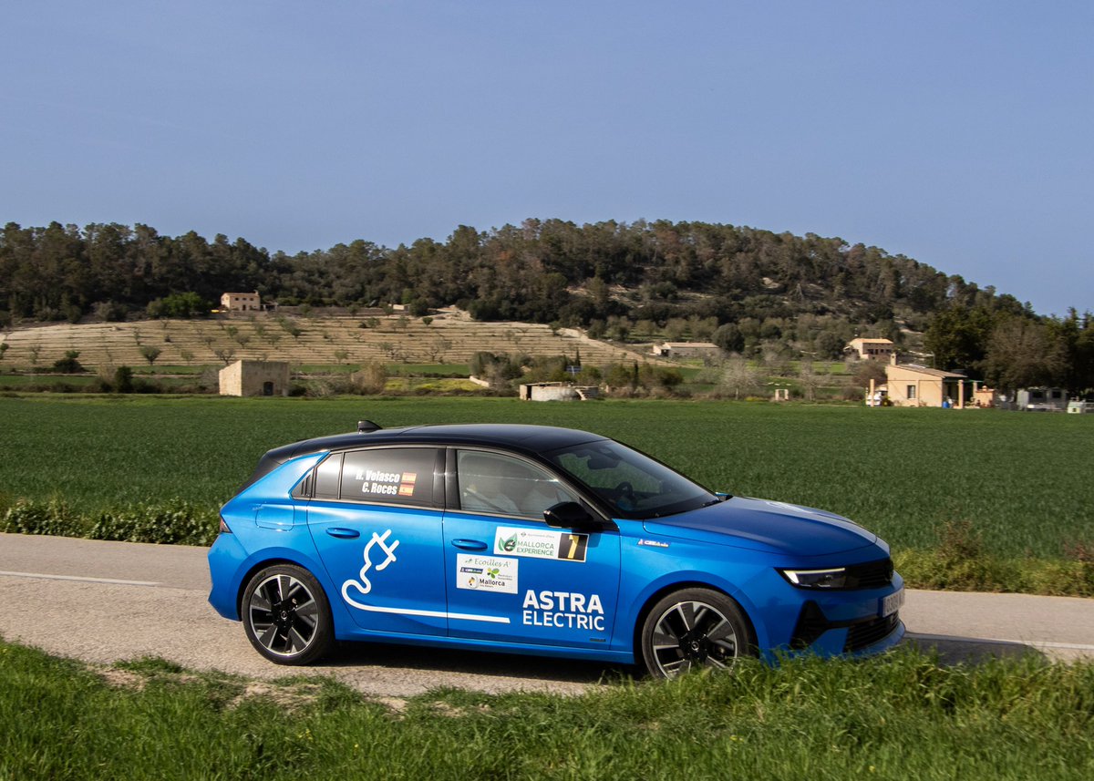Cualquier carretera es buena para disfrutar del Opel Astra Electric. 🚙⚡️🦈

En poco más de una semana llega la prueba de casa 😁😖 #ECORallyeVilladeLlanes

#Opel #OpelAstra #AstraLovers #V0Green #CEEA #ecorallye #BEV #regularidad #eficiencia