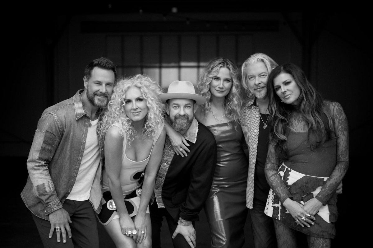 25 never looked so good! <a href="/littlebigtown/">Little Big Town</a> is celebrating 25 years of music with a new collaboration and tour!! 🤩 Listen to “Take Me Home,” as performed with <a href="/Sugarlandmusic/">Sugarland</a> last night at the #CMTAwards, and catch them on tour together! strm.to/TakeMeHome

📸: Becky Fluke
