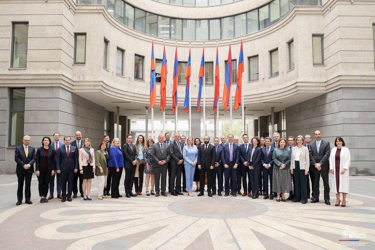 Continuing conversations on deepening of 🇦🇲🇪🇺 partnership, discussed w/#EU PSC prospects & opportunities. Emphasised European aspirations of people of #Armenia as well as ongoing challenges for ARM & region. Touched upon approaches on key issues in ARM-AZ normalization process.