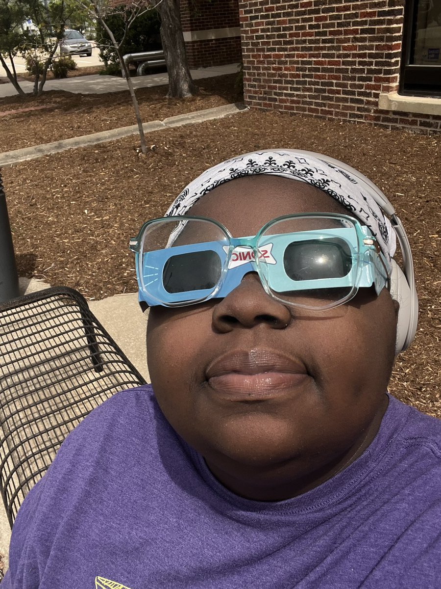 ExquisiteWill's tweet photo. Having to wear double glasses is humiliating…. https://t.co/jkFf4FL2s2