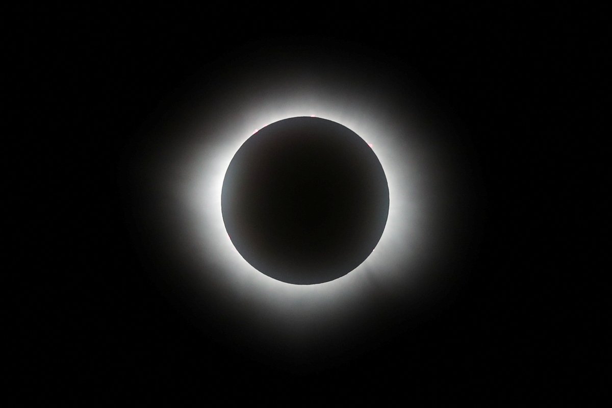 The solar eclipse seen from Mazatlan, Mexico reut.rs/4aqBDDL 📷 Henry Romero