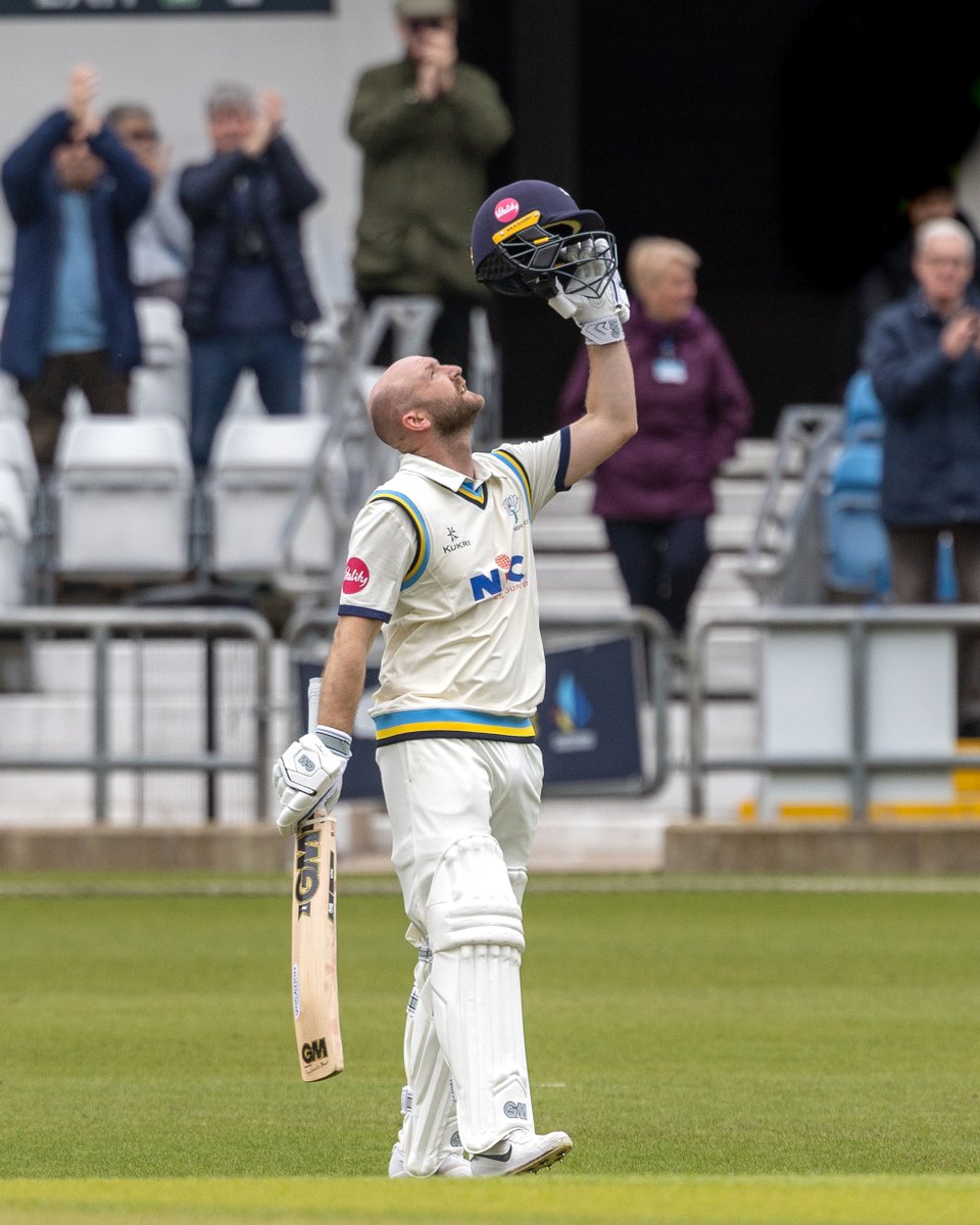 Finally, cricket. Day 4 started at 13:35, 66 overs to be bowled. @YorkshireCCC v @leicsccc Two batters were in superb form and reached their hundreds. First, @lythy09 shown here. 101 (80 in boundaries). 2nd @Harry_Brook_88 & he features in the next sets. @TheCricketerMag