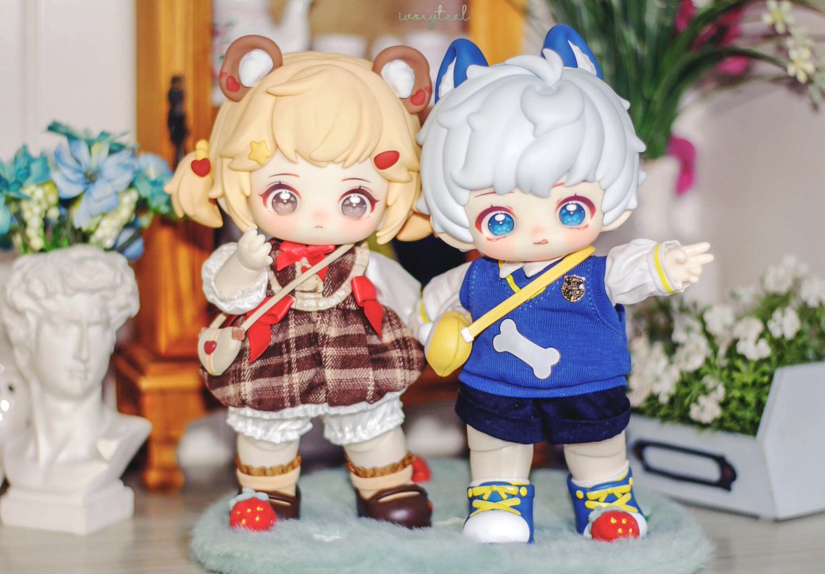 ครั้งแรกที่ตกหลุมกล่องสุ่ม ไปเจอน้องที่งานดอลล์มา ตกหลุมน้อง น่ารักใจเจ็บบบ🥺 เป็นBJD กล่องสุ่มที่ราคาถูกมากๆ ได้มาในราคา 850 คือตัวใหญ่มากๆ แล้วเป็น BJD จริง มีสตริงมีข้อต่อ จัดท่าได้ ทำจากพลาสติกแต่คุณภาพพลาสติกก็ตามราคา แต่คือคุ้มค่ามากกก 💖