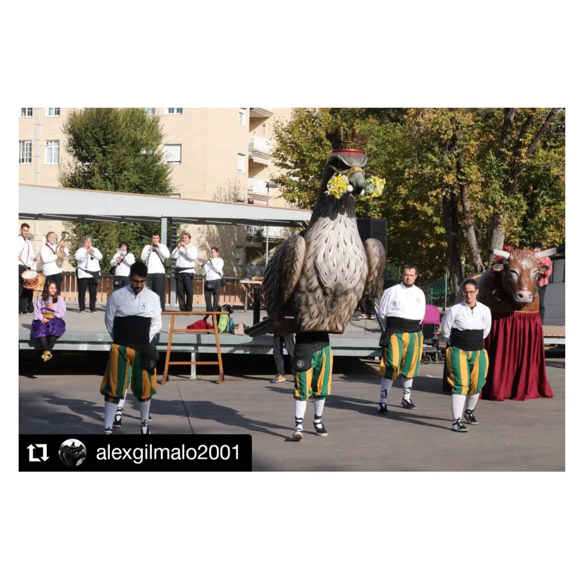 #Repost @alexgilmalo2001

Balls de lluiment de l'Àliga de Sabadell, la Mulassa de Sabadell i el Bou de Montornes!! 
@aliga.sabadell 
@mulassadesabadell 
@carnestoltesmontornes

Fotos de @jcanosoto📸
#AligaDeSabadell #AligaDeCatalunya #AliguesDeCatalunya #AliguesDelsPaisosCatalans