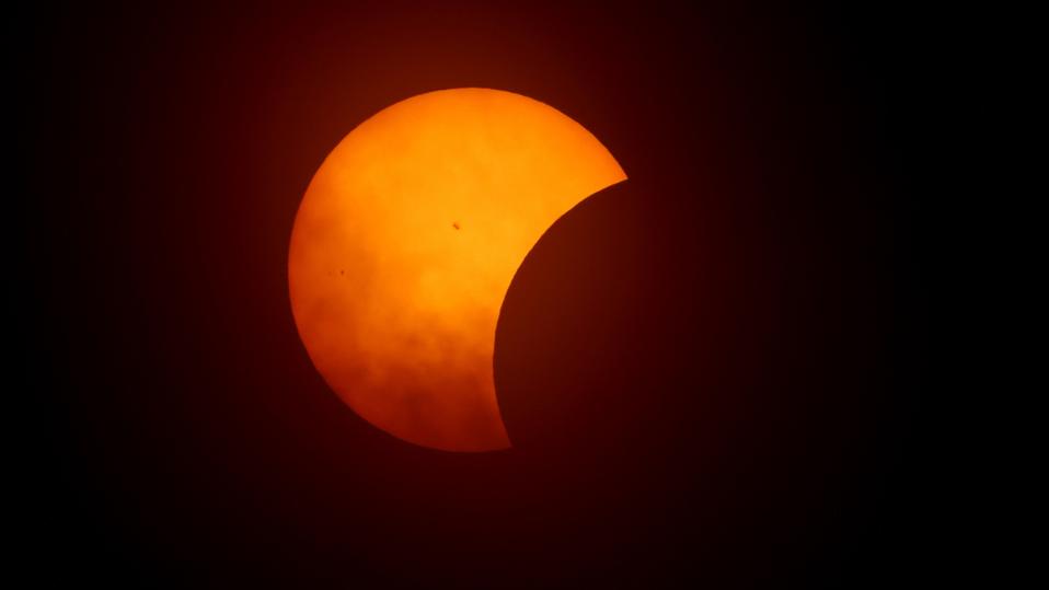 Total Solar Eclipse Now Visible In Mexico—Before Sweeping Into Texas: Updates go.forbes.com/c/xAc8