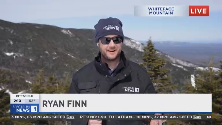 Look at @WeatherManFinn on top of Whiteface. We're live across Upstate New York right now! #Eclipse2024