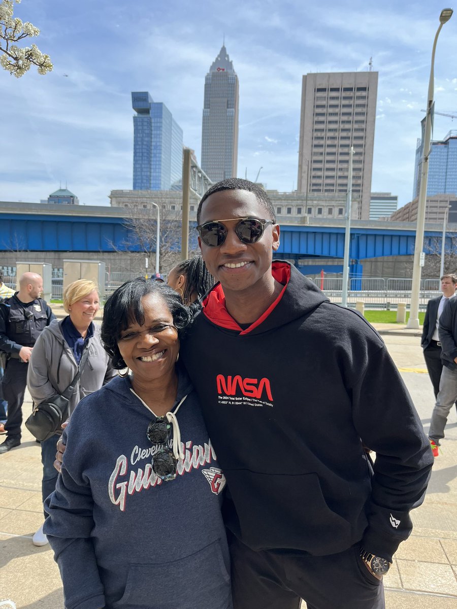 JustinMBibb's tweet image. Momma Bibb and I are ready for the Solar Eclipse and @CleGuardians Opening Day in The LAND!!