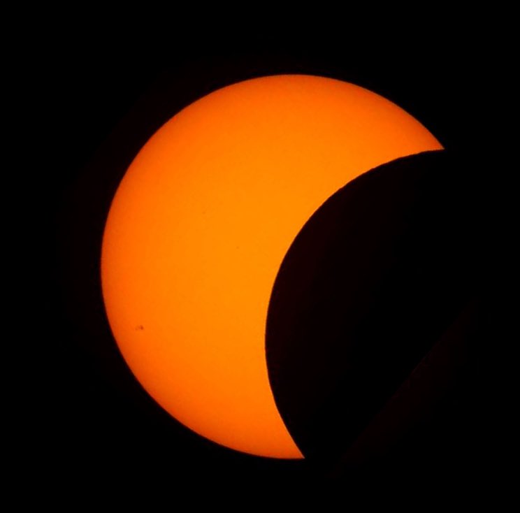 CutVideoGame's tweet image. Run. Pac-Man is in the sky. Be afraid.