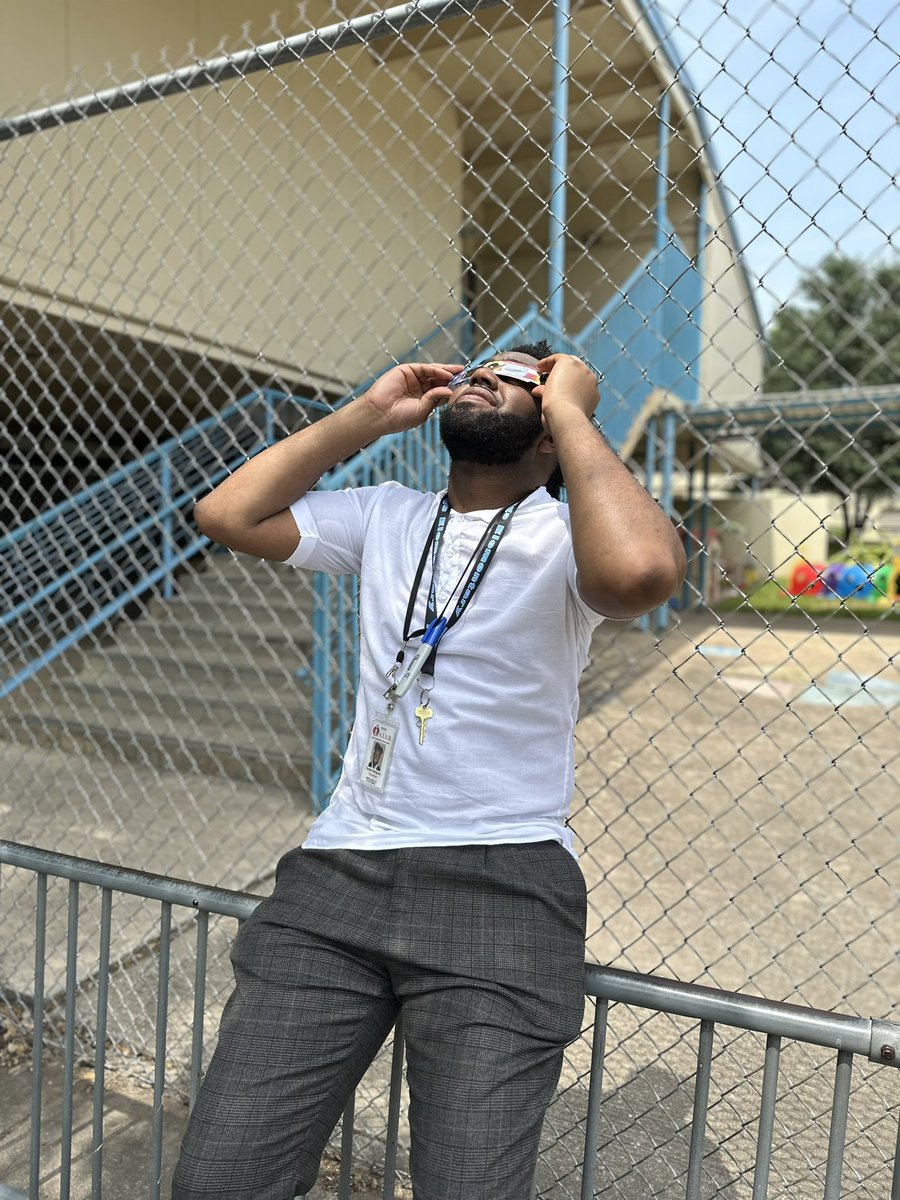 It’s about to go down! #Eclipse2024 #DolphinStrong ✨ @OSEPROUD1 @v_boykins