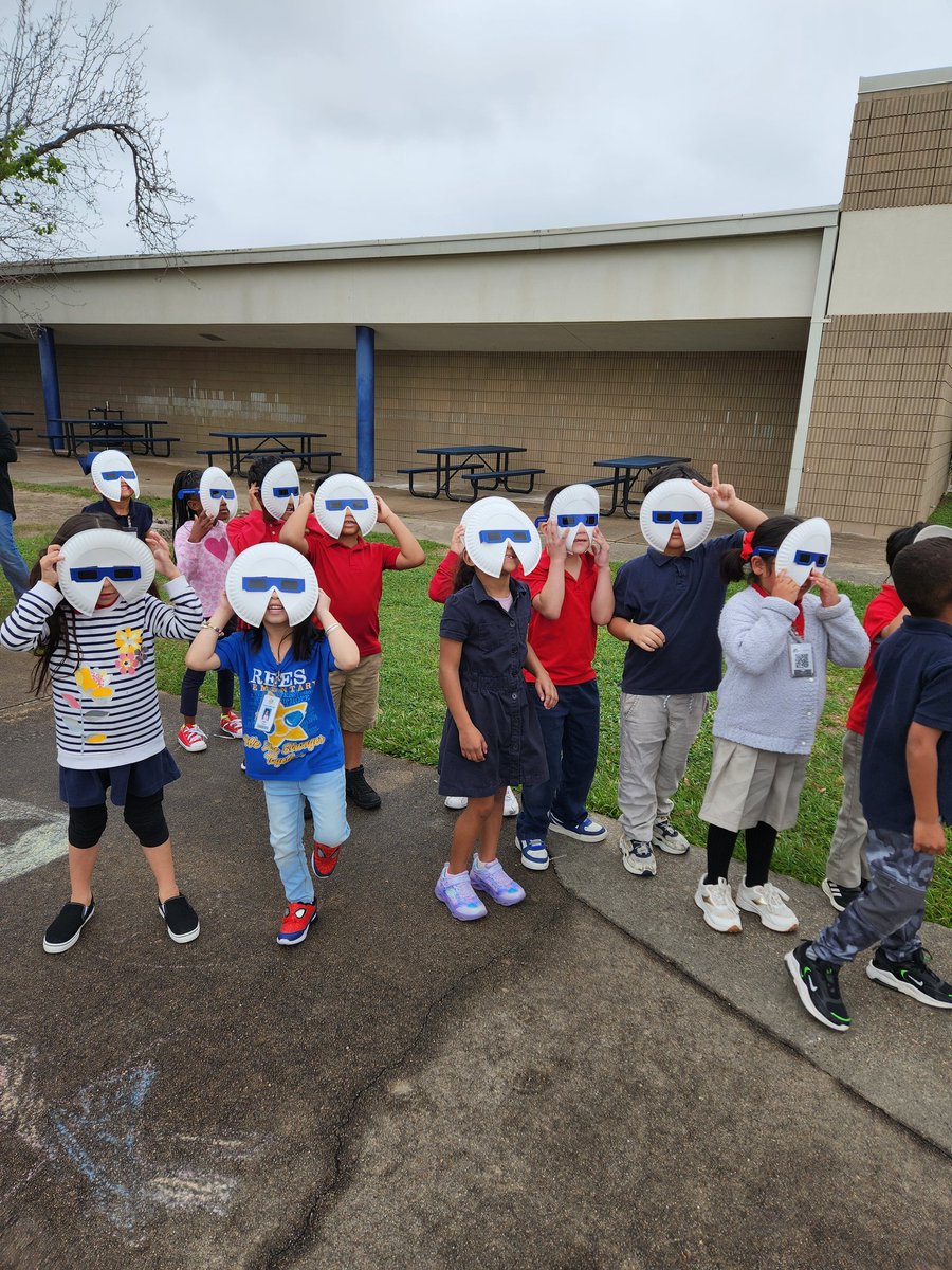 @ReesStars @MireyaFromTX @AliefScience watching the Eclipse