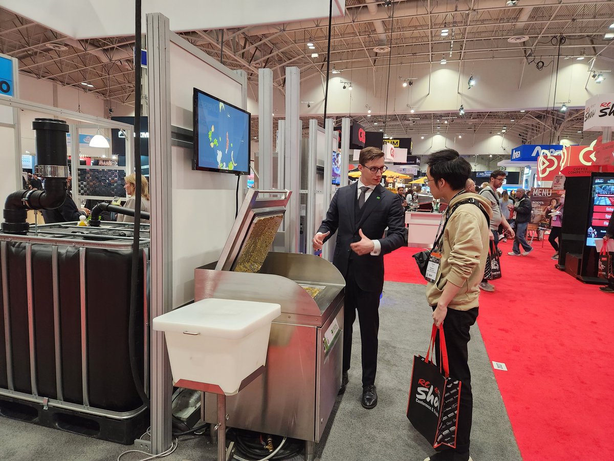 JudyL_88's tweet photo. The popular Chef Duck is back at the #RCShow! Drop by MEIKO Canada booth 2027 @RestaurantsCA (April 8 -10), and check out the latest in #warewashing #equipment. Demo of the innovative #biomaster 4 Plus that recycles #foodwaste into renewable energy at 11am. #dishwashers https://t.co/WZNlKRmg1a