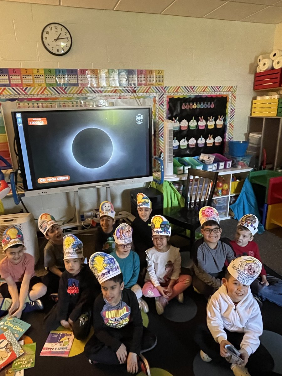 #Room109 loved learning about the Solar Eclipse and watching NASA’s live stream today! <a href="/OSD135/">Orland District 135</a> <a href="/Prairie_Hawks/">Prairie School</a>