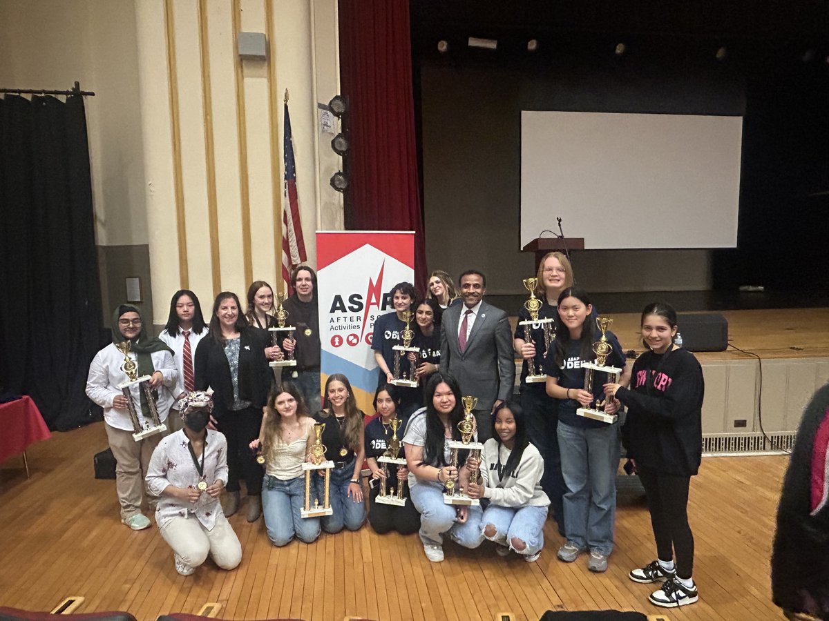 watlington_sr's tweet image. Congratulations to all the debate competition winners! Your hard work and dedication are truly inspiring. Keep chasing your dreams and making SDP proud. A big thank you to @PhillyASAP for their ongoing support of our students. Your belief in them makes all the difference! #PHLED